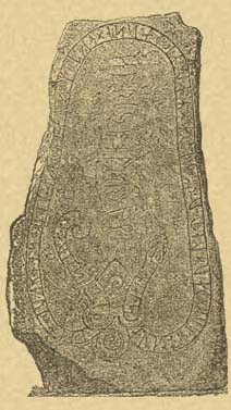 Мраморный лев с рунической надписью (высота самой статуи достигает 3,5 м); с 1687 г. находится в Венеции, куда был привезен из Пирея. Предполагается, что руны на нем вырезал мастер, в составе варяжской дружины находившийся на службе у императора Константинополя. 